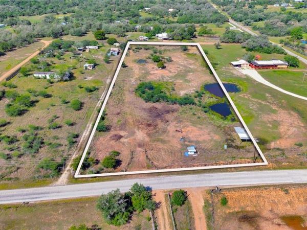 7946 Lower Mission Valley Road , Victoria, TX 77905