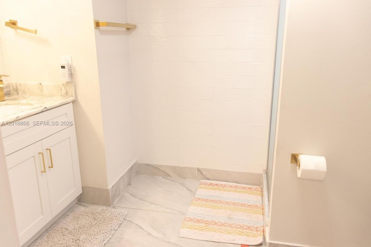 2200 S Cypress Bend Dr , Unit 204, Pompano Beach, FL 33069 Photo