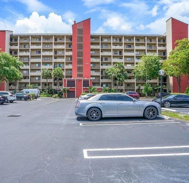 2200 S Cypress Bend Dr , Unit 204, Pompano Beach, FL 33069 Photo