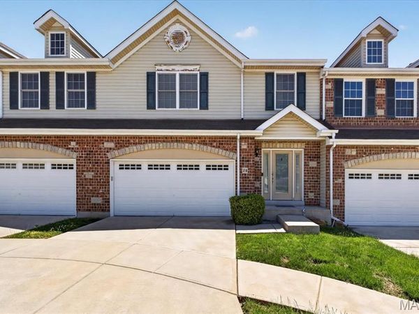 14 Loris Lane, St Charles, MO 63303
