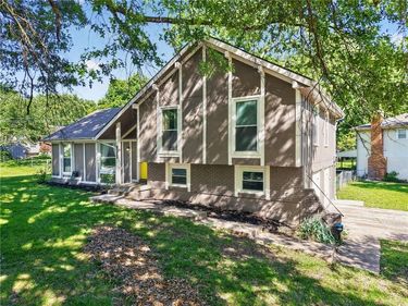 12524 Cambridge Avenue, Grandview, MO 64030
