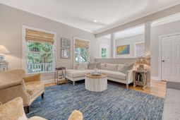 45 Fenwick Drive photo 4