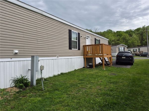 27 Manor Dr , Bulger, PA 15019