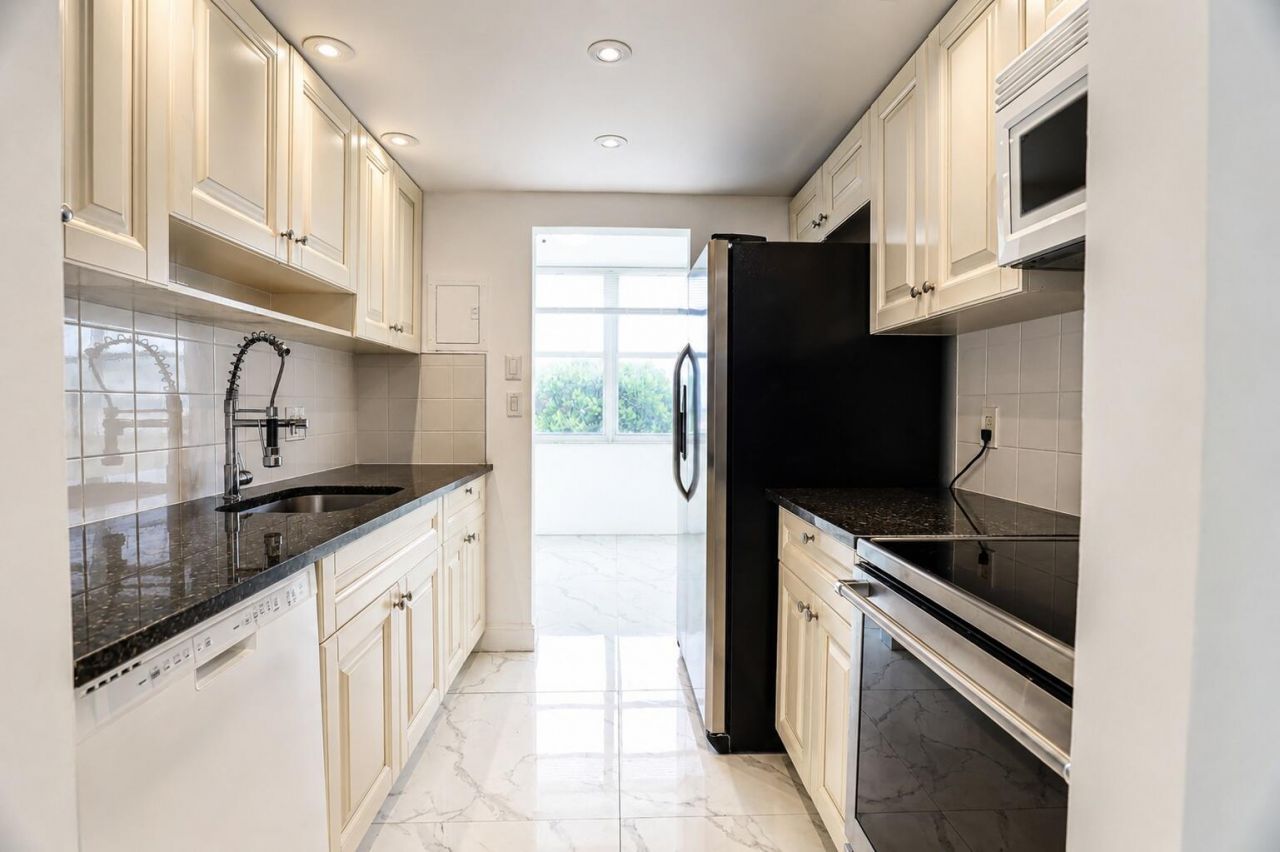 101 Briny Avenue, Unit 401, Pompano Beach, FL 33062 Photo