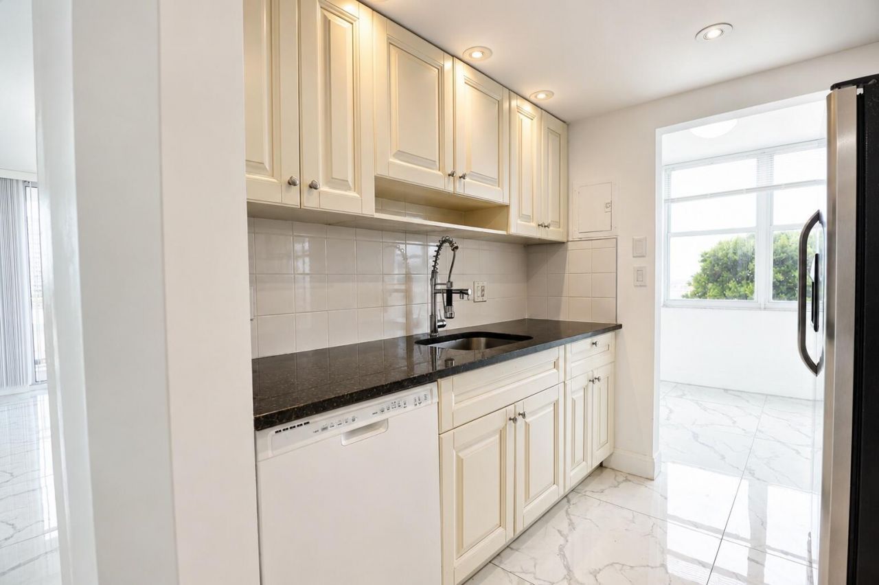 101 Briny Avenue, Unit 401, Pompano Beach, FL 33062 Photo
