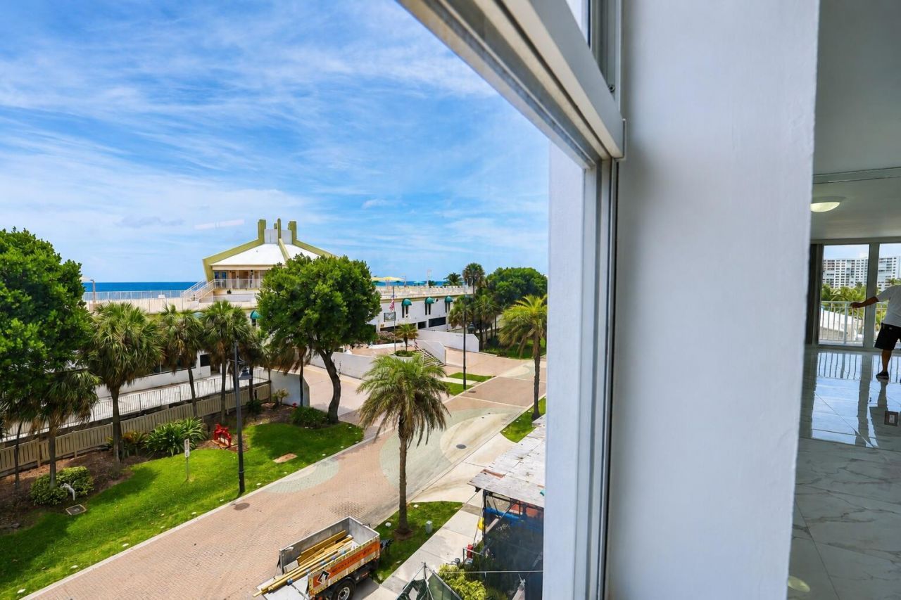 101 Briny Avenue, Unit 401, Pompano Beach, FL 33062 Photo