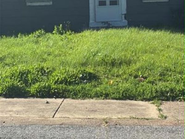 889 Gustav Avenue , St Louis, MO 63147