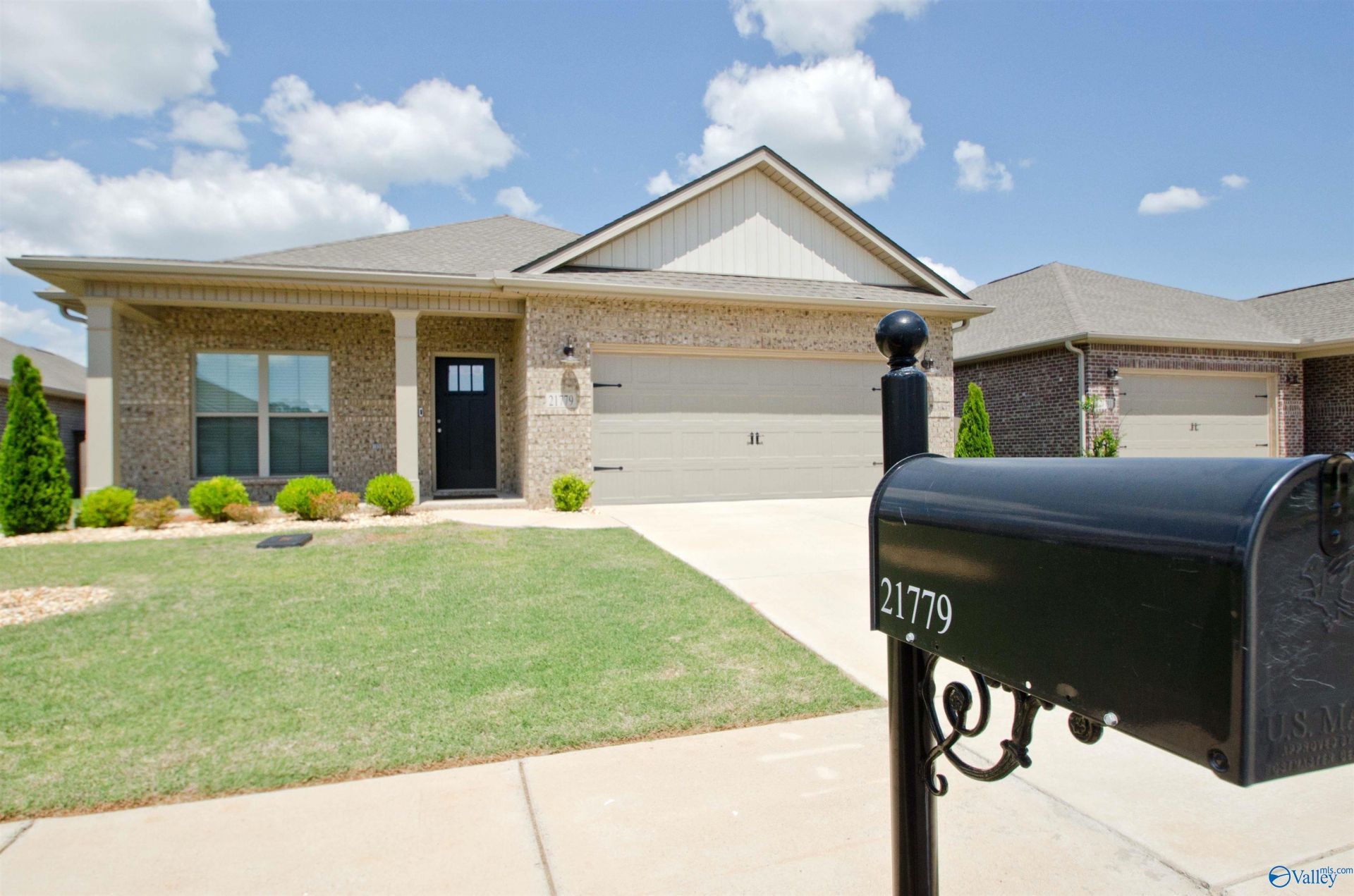 21779 Natures Cove Drive Athens, AL 35613