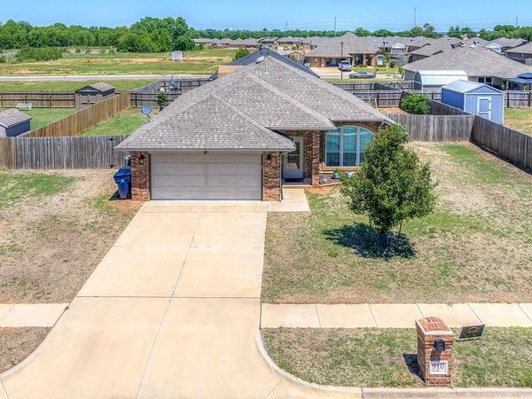 910 Brookhollow Drive, Chickasha, OK 73018