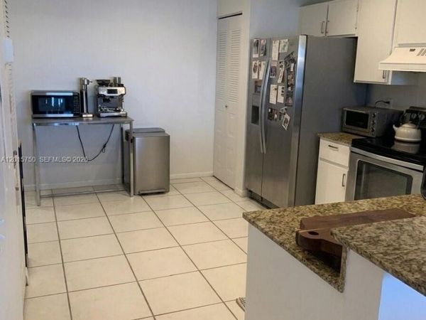 341 Ives Dairy Rd , Unit 341-06, Miami, FL 33179