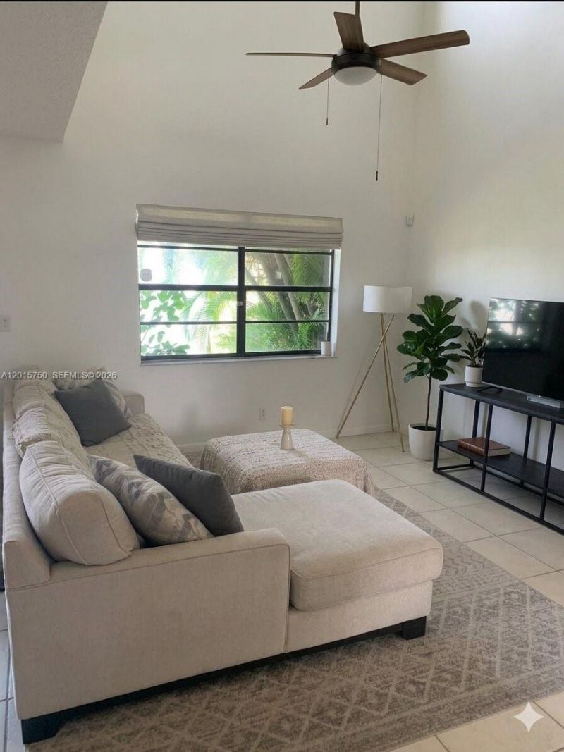 341 Ives Dairy Rd , Unit 341-06, Miami, FL 33179 Photo