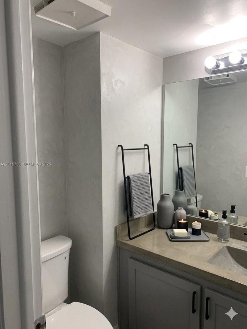 341 Ives Dairy Rd , Unit 341-06, Miami, FL 33179 Photo