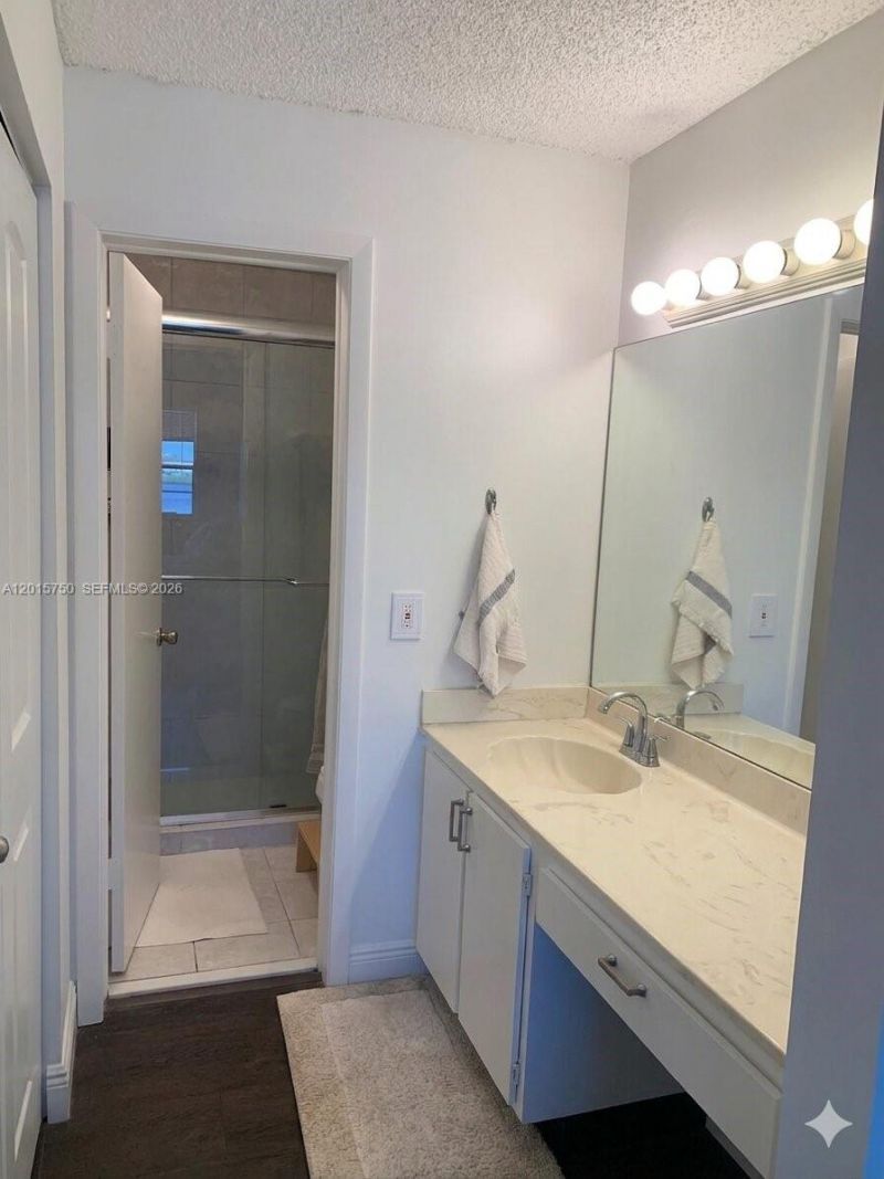 341 Ives Dairy Rd , Unit 341-06, Miami, FL 33179 Photo