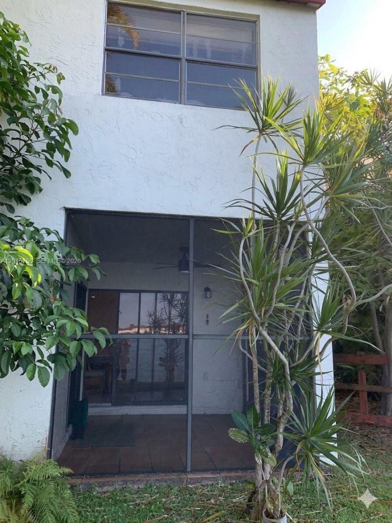 341 Ives Dairy Rd , Unit 341-06, Miami, FL 33179 Photo