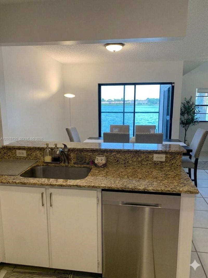 341 Ives Dairy Rd , Unit 341-06, Miami, FL 33179 Photo