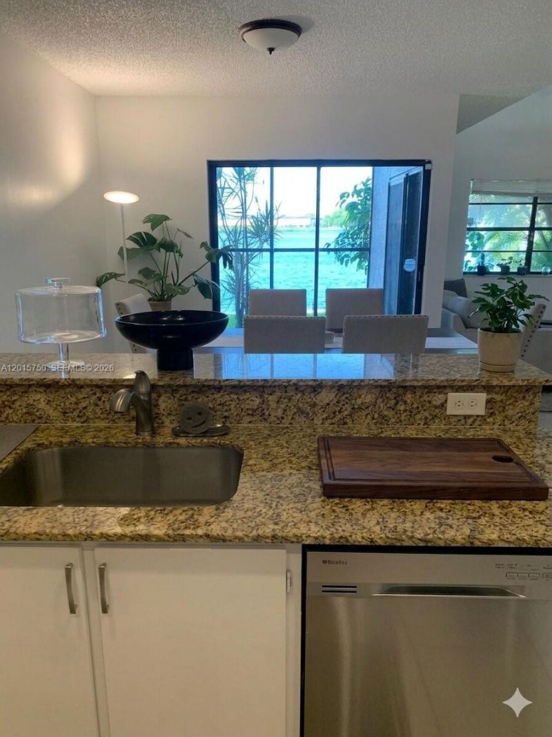 341 Ives Dairy Rd , Unit 341-06, Miami, FL 33179 Photo