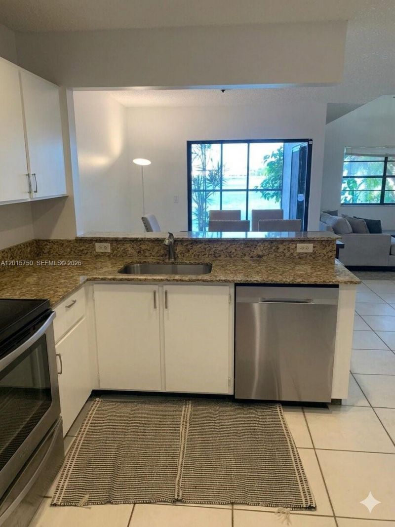 341 Ives Dairy Rd , Unit 341-06, Miami, FL 33179 Photo
