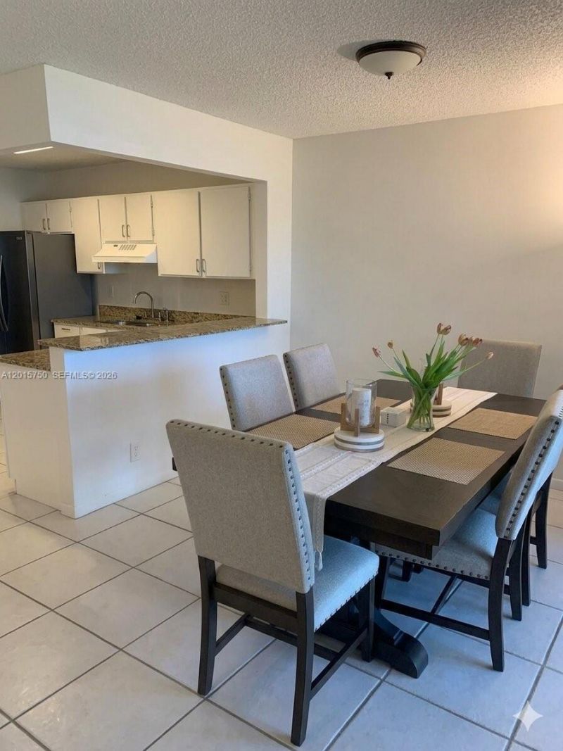 341 Ives Dairy Rd , Unit 341-06, Miami, FL 33179 Photo