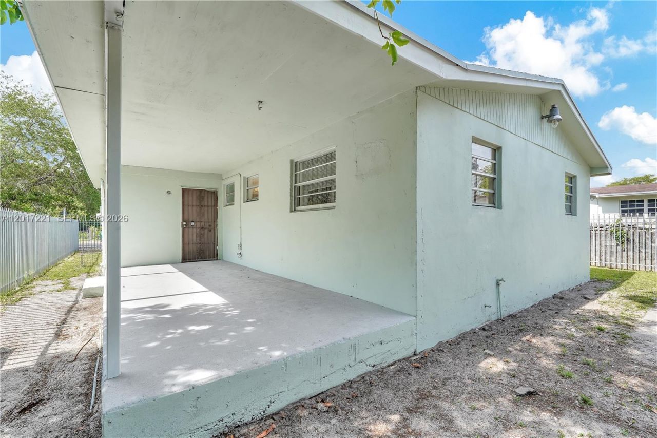 1375 NW 77th St , Miami, FL 33147 Photo