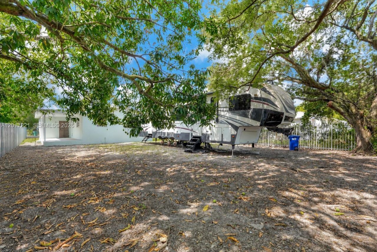 1375 NW 77th St , Miami, FL 33147 Photo