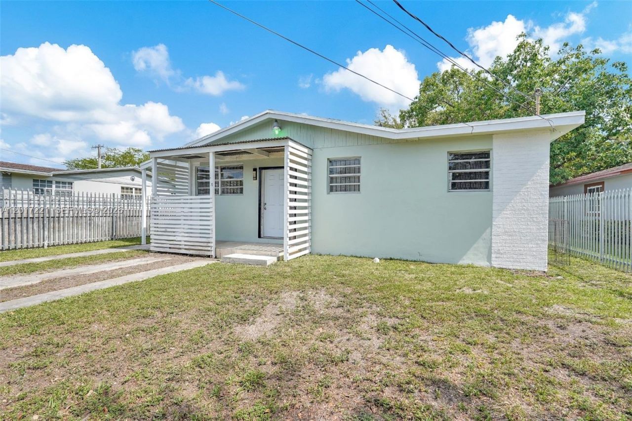 1375 NW 77th St , Miami, FL 33147 Photo