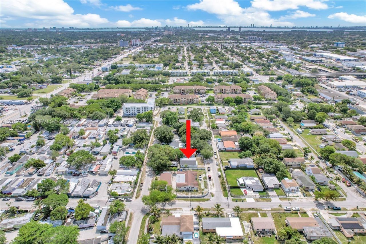 1375 NW 77th St , Miami, FL 33147 Photo