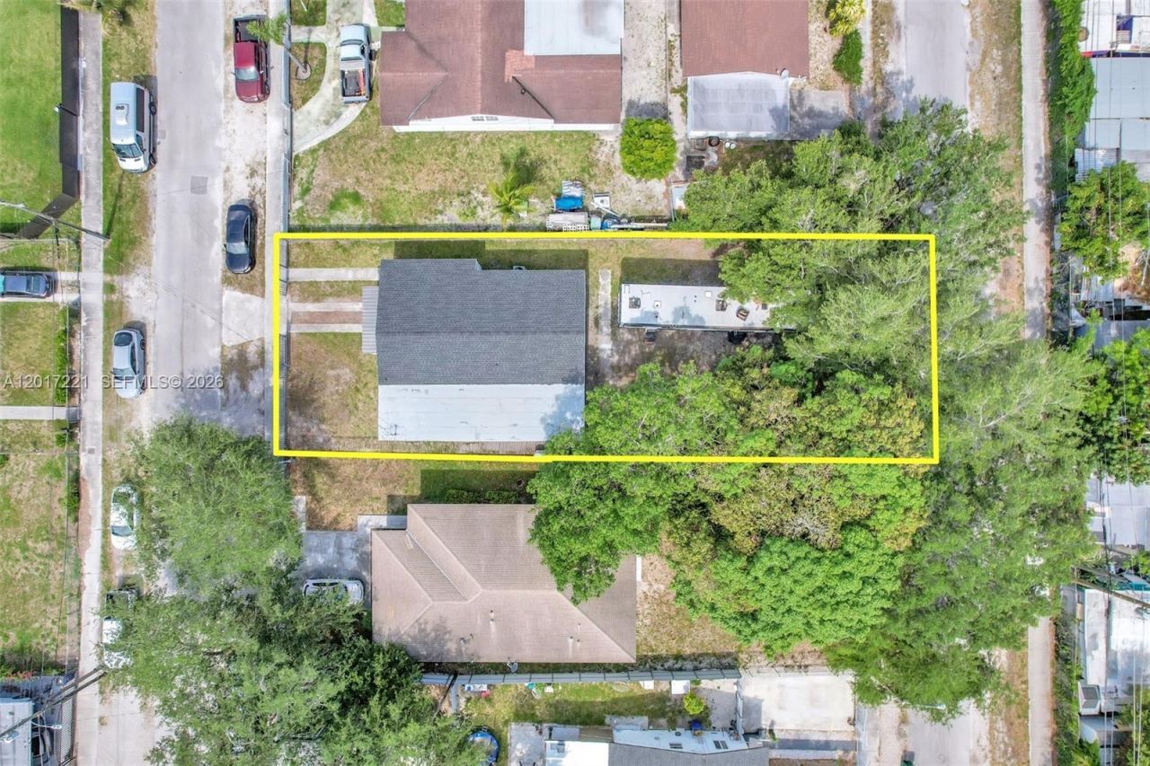 1375 NW 77th St , Miami, FL 33147 Photo