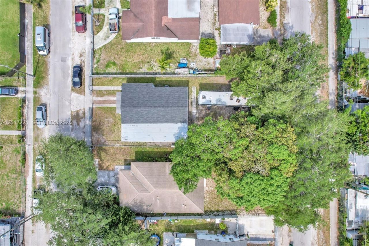 1375 NW 77th St , Miami, FL 33147 Photo
