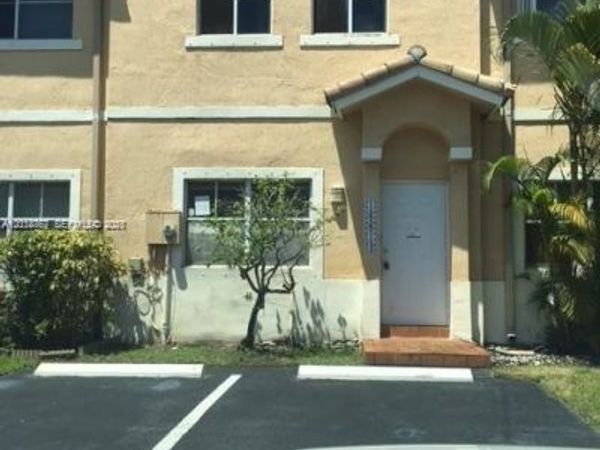 16614 NW 72nd Pl , Miami Lakes, FL 33014