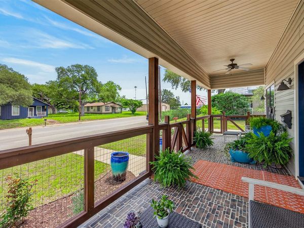 217 N Walnut Ave N, Luling, TX 78648