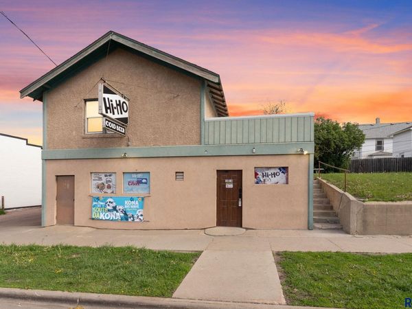 1014 E 8th St, Sioux Falls, SD 57103