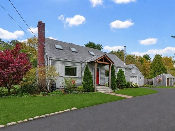 13 Lawrence Circle, Medfield, MA 02052