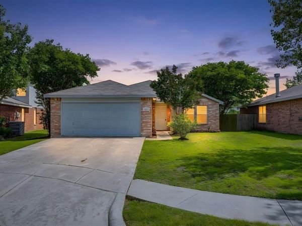 3855 Hunters Point Way , Fort Worth, TX 76123
