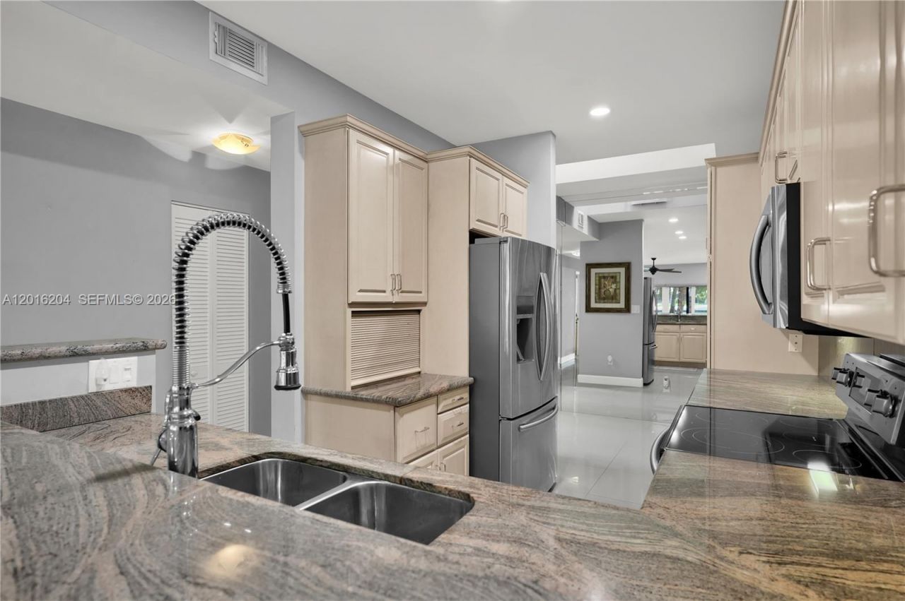 1301 N Riverside Dr, Unit 7, Pompano Beach, FL 33062 Photo