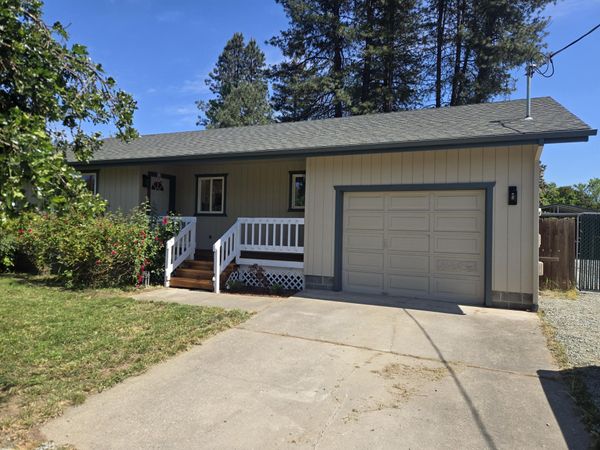 123 Laubach Lane, Grants Pass, OR 97526
