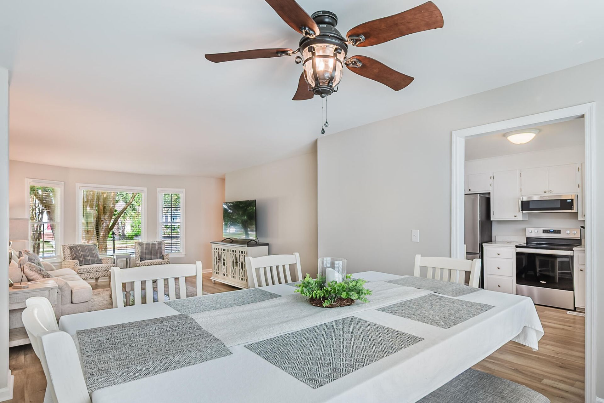 950 Cottingham Drive Photo 8