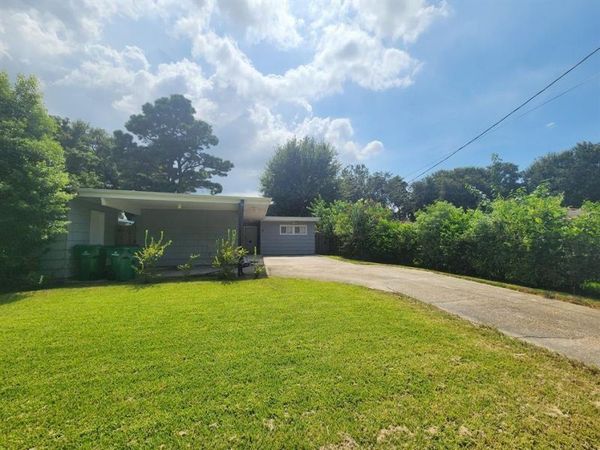 14 GELBKE Drive , Gretna, LA 70053