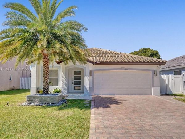 2266 NW 208th Ter , Pembroke Pines, FL 33029
