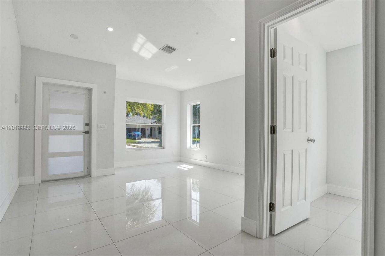 2266 NW 208th Ter , Pembroke Pines, FL 33029 Photo
