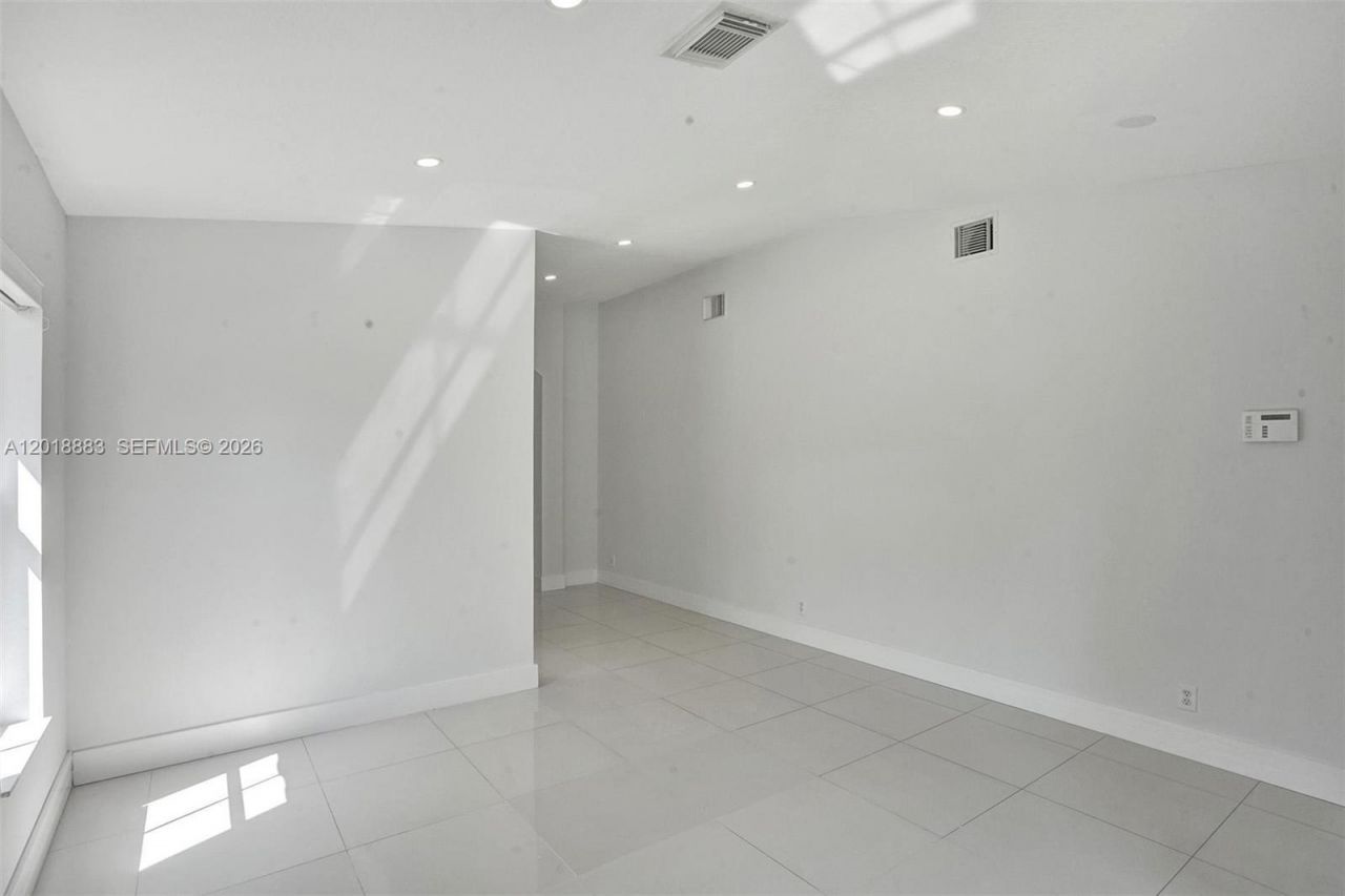 2266 NW 208th Ter , Pembroke Pines, FL 33029 Photo