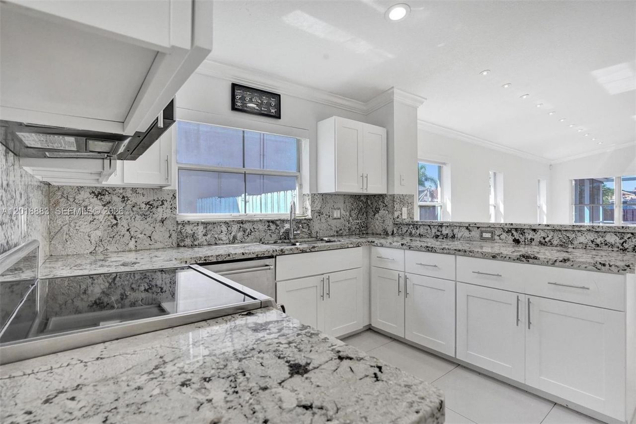 2266 NW 208th Ter , Pembroke Pines, FL 33029 Photo