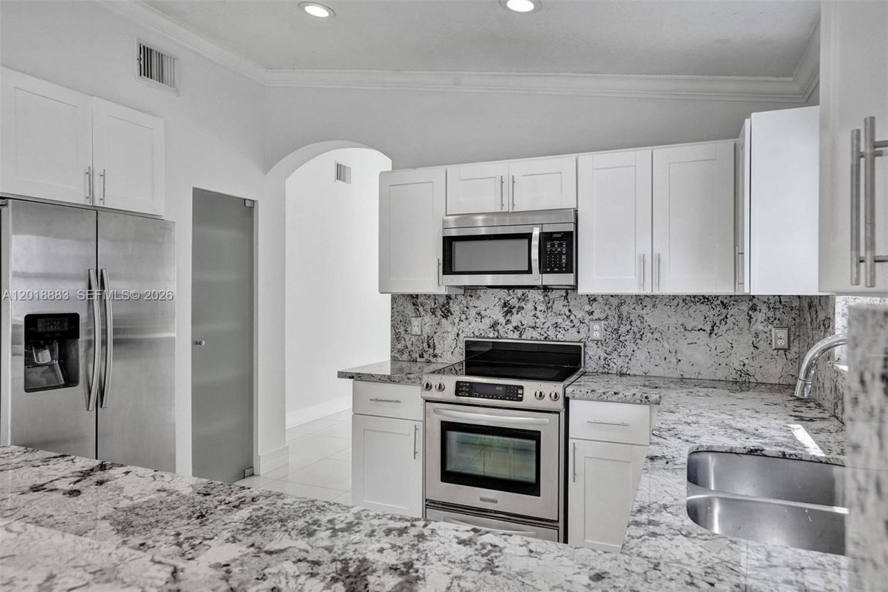 2266 NW 208th Ter , Pembroke Pines, FL 33029 Photo