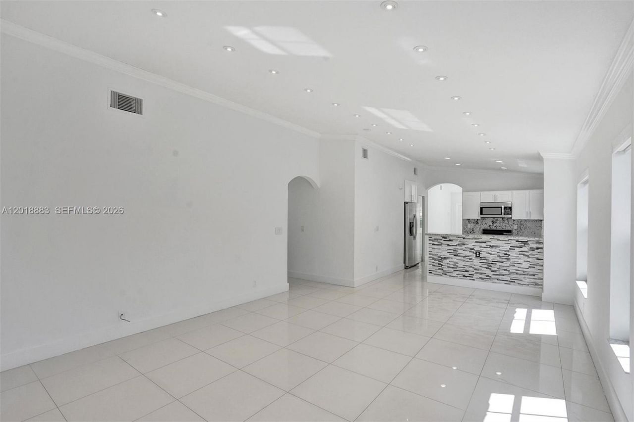 2266 NW 208th Ter , Pembroke Pines, FL 33029 Photo