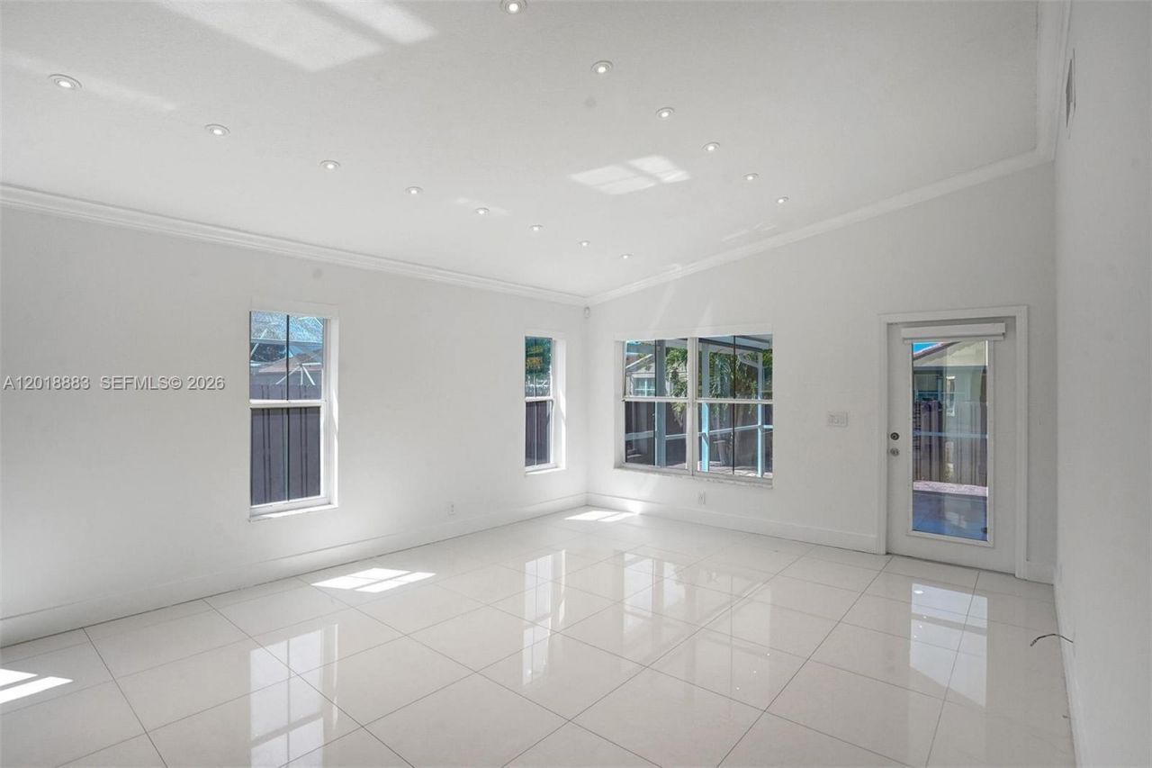 2266 NW 208th Ter , Pembroke Pines, FL 33029 Photo