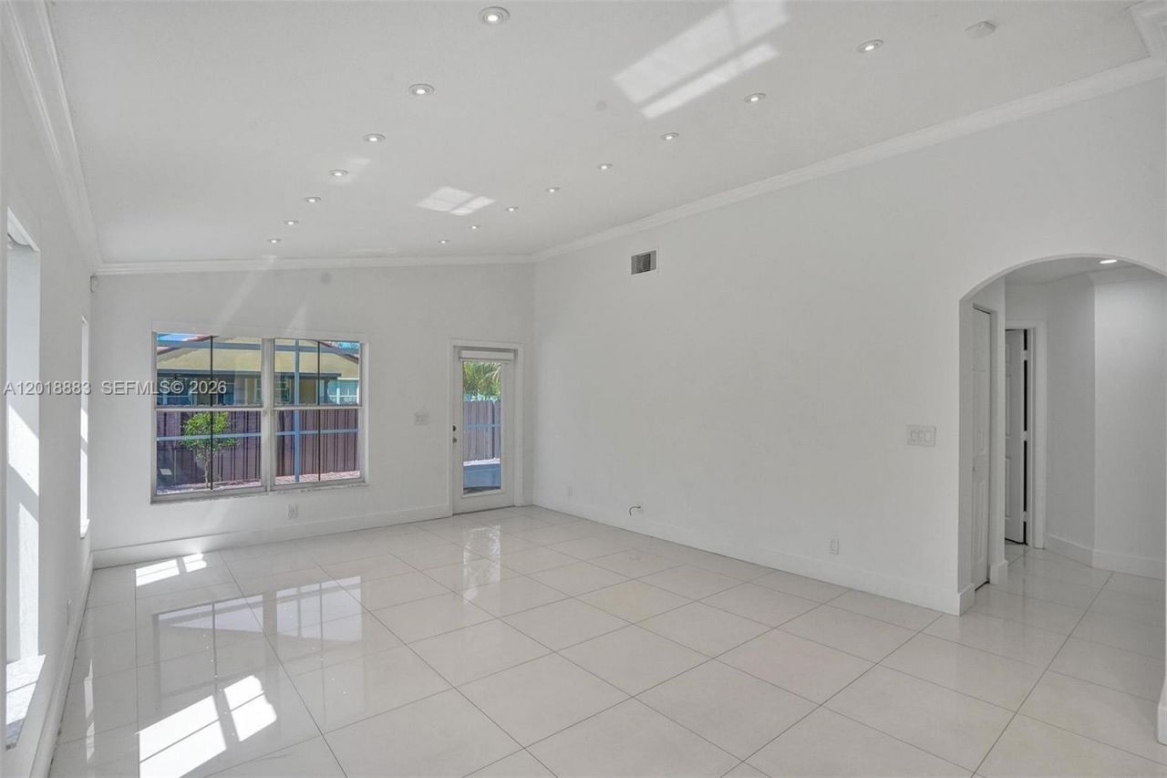 2266 NW 208th Ter , Pembroke Pines, FL 33029 Photo