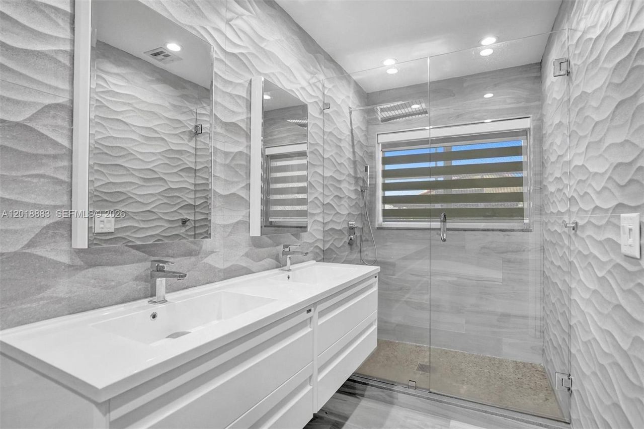 2266 NW 208th Ter , Pembroke Pines, FL 33029 Photo