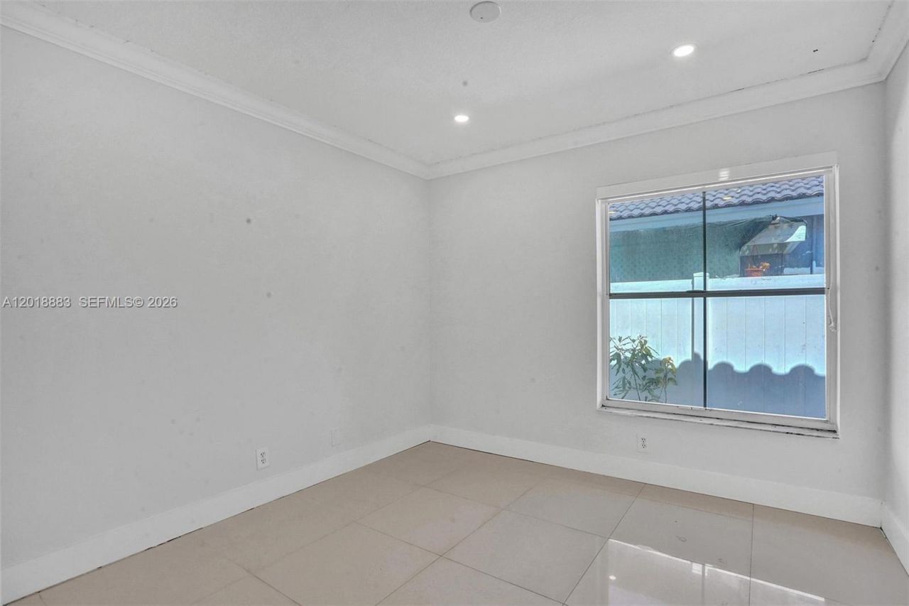 2266 NW 208th Ter , Pembroke Pines, FL 33029 Photo
