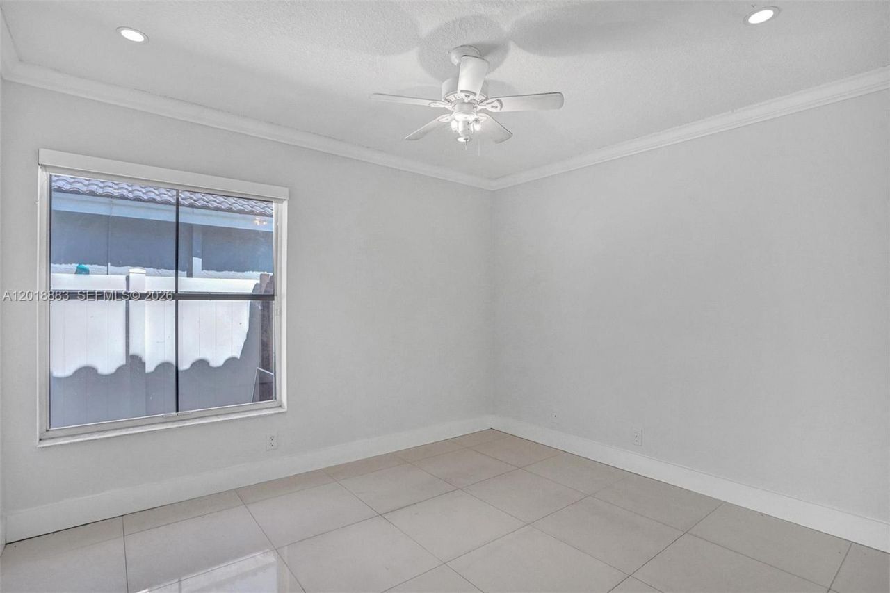 2266 NW 208th Ter , Pembroke Pines, FL 33029 Photo