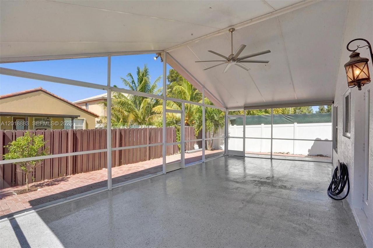 2266 NW 208th Ter , Pembroke Pines, FL 33029 Photo