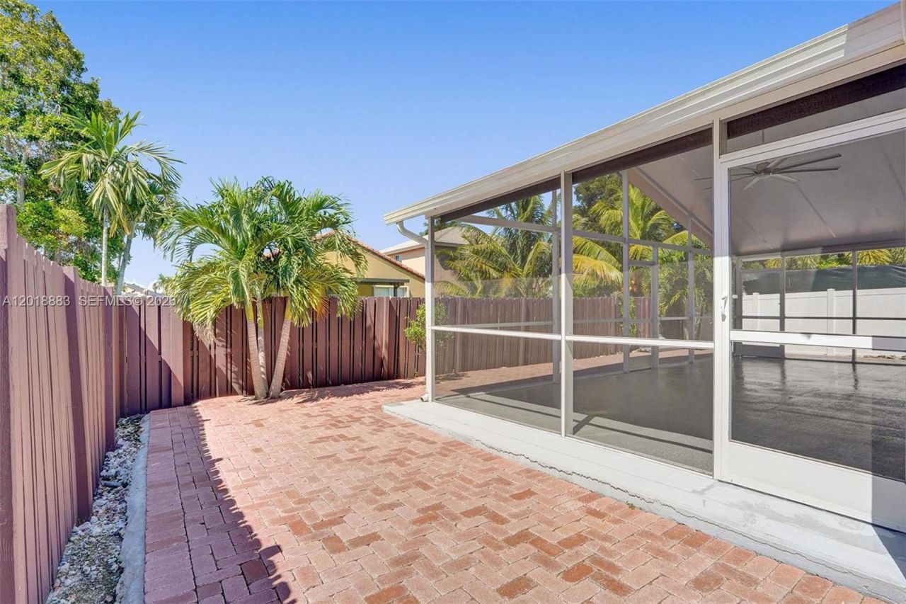 2266 NW 208th Ter , Pembroke Pines, FL 33029 Photo